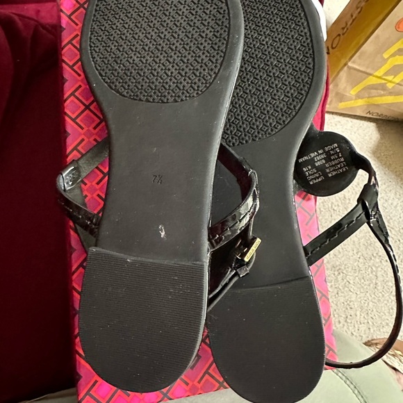 Tory Burch Dillan Patent leather sandal barely worn - Picture 2 of 5